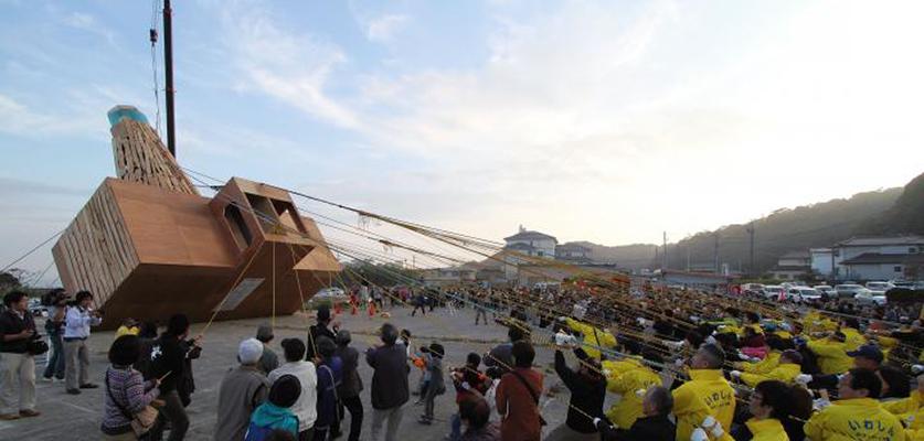 Lighthouse raising at Iwaki, Fukushima Prefecture, after the 2011 earthquake and tsunami. Photo by Kei Miyajima.