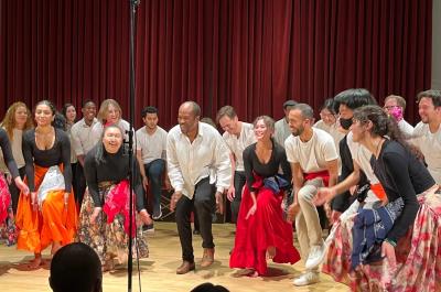 Miguel Ballumbrosio performing Afro-Peruvian zapateo with UW students, December 7, 2022 