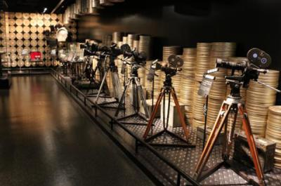 A series of vintage movie cameras at the Shanghai Film Museum. Image courtesy of Ungsan Kim.